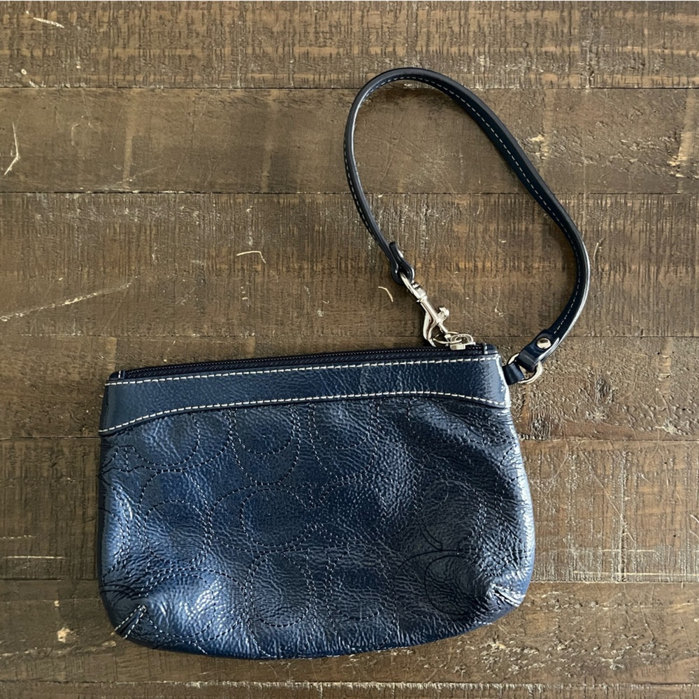 Coach patent leather wristlet - Picture 2 of 9